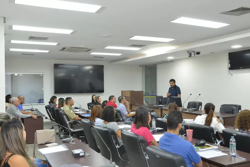 Escola do Legislativo oferta cursos preparatórios para concurso público e pré-vestibular