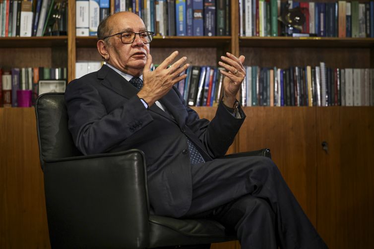 Gilmar Mendes diz que sanções contra esposa de Moraes são arbitrárias